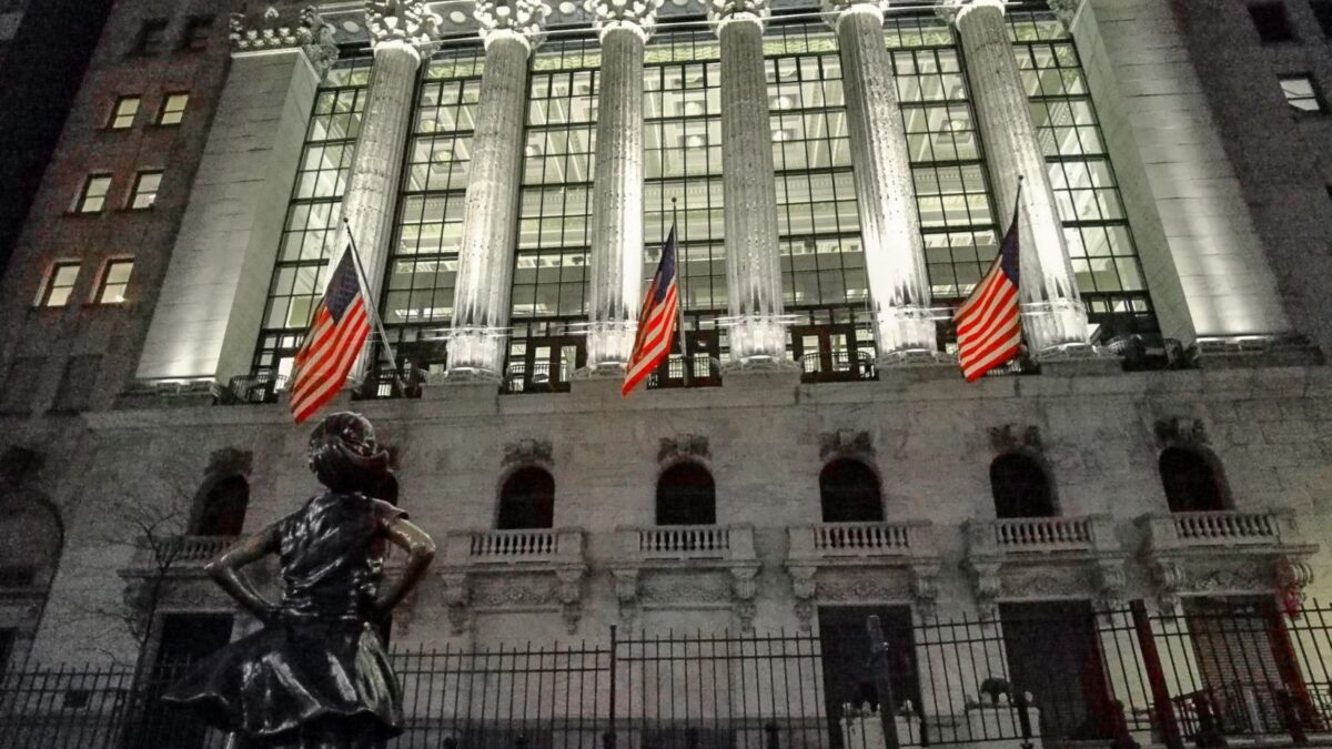 Stocks Settle Lower on Rising Crude Prices and Higher Bond Yields