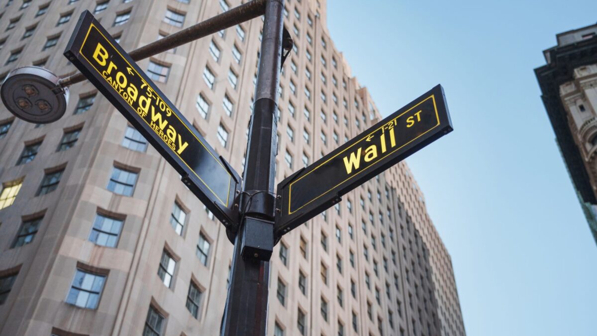 Stocks Stabilize as Crude Oil Prices and Bond Yields Ease