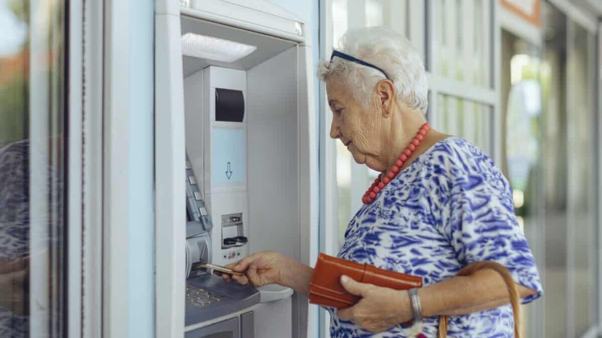 customer uses bank ATM